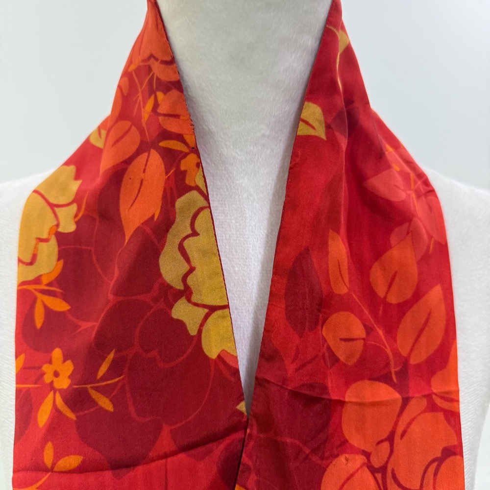 🆕 TOSCEE 100% Silk Red Floral Scarf – Elegant Lightweight - Picture 6 of 8